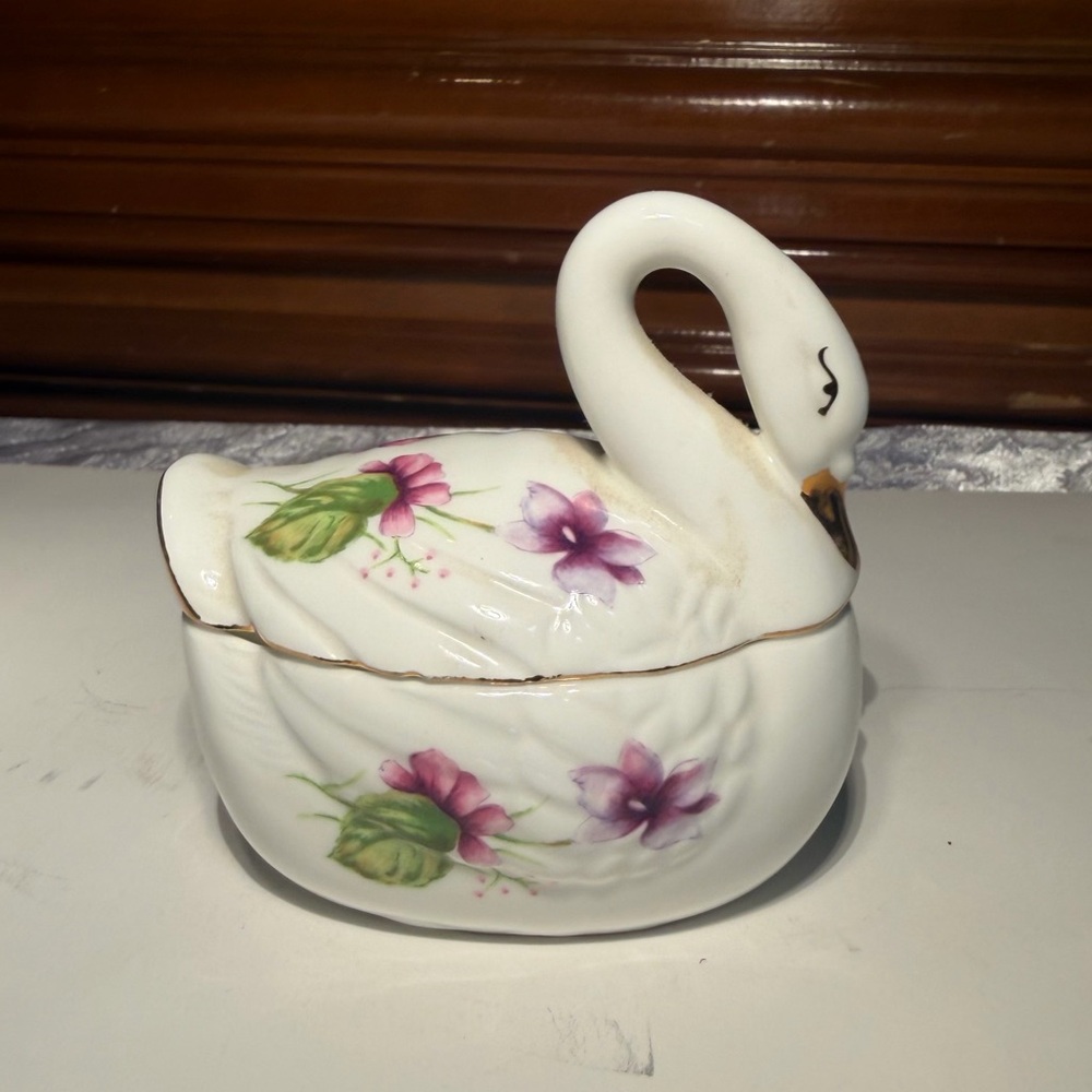 Vintage Lefton bone china swan trinket box, with violet floral designs